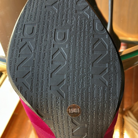 DKNY bootie size 9.5 - Picture 5 of 8